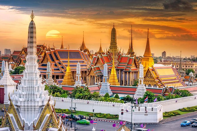 Royal Grand Palace and Bangkok Temples: Half Day Tour - Beyond the main temples: views you’ll pass and landmarks nearby