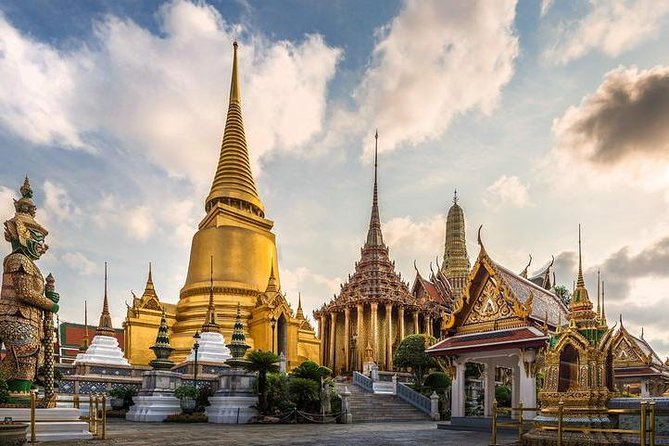 Royal Grand Palace and Bangkok Temples: Half Day Tour - Wat Traimit: the Temple of the Golden Buddha