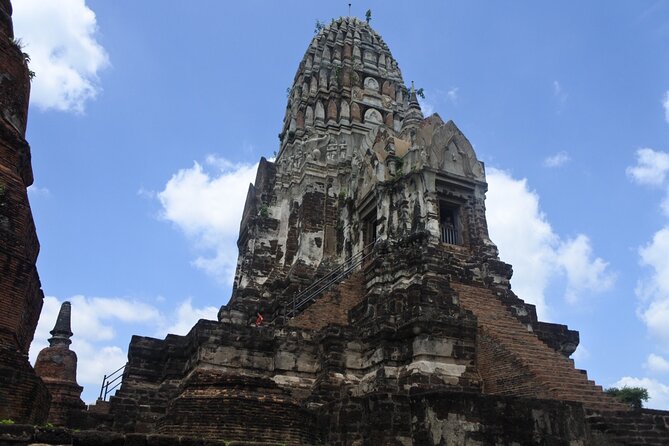 Small Group Tour to Ayutthaya Temples from Bangkok with Lunch - Stop 2: Wat Phra Sri Sanphet and the royal palace vibe