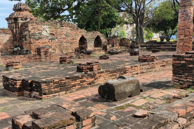 Small Group Tour to Ayutthaya Temples from Bangkok with Lunch - Stop 3: Wat Mahathat and the Buddha head in the roots