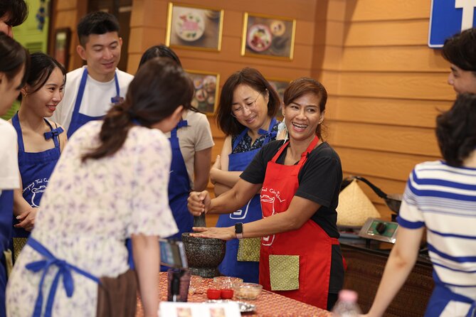 Sompong Thai Cooking School - Cooking the dishes: main dishes plus dessert (and a lot of real practice)