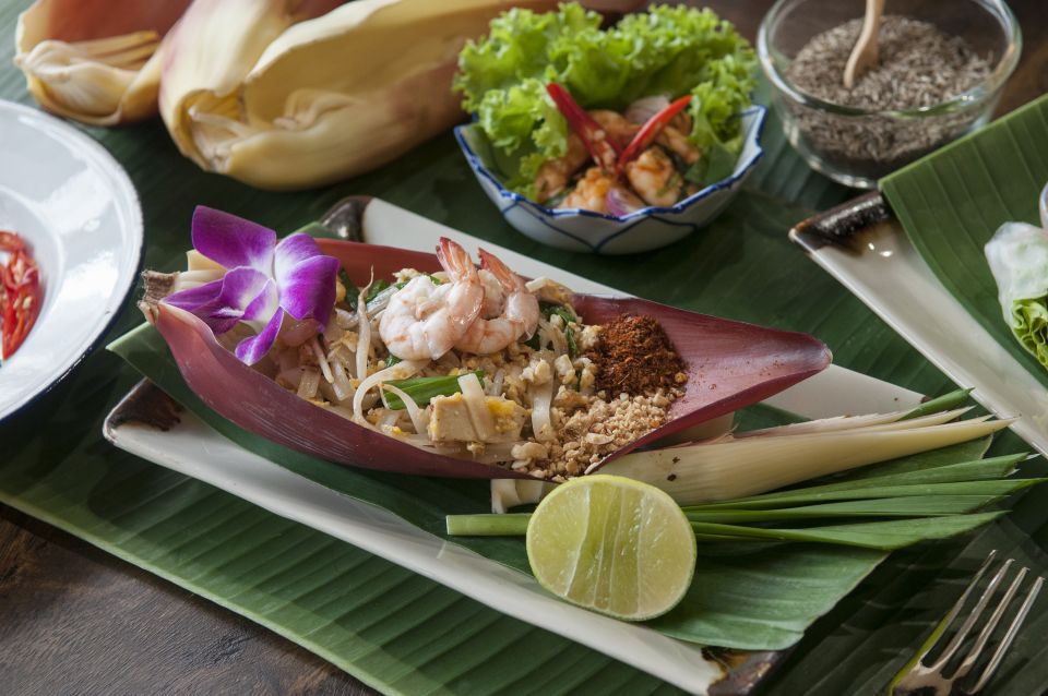 Sukhumvit: Hands-on Thai Cooking Class & Market Tour in BKK - Sukhumvit Meet-Up: Find the Kitchen Fast (and Why It Matters)