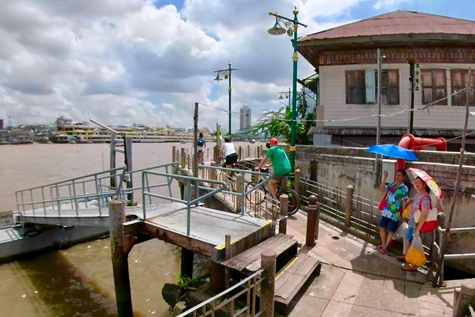 Thai Culture and Local Life 4- Hour Bangkok Bike Tour - Two temples that teach how people actually worship