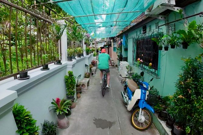 Thai Culture and Local Life 4- Hour Bangkok Bike Tour - Getting to the meeting point without stress