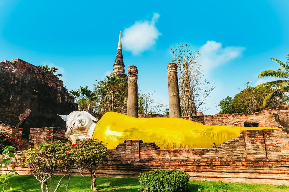 The Old Siam: Ayutthaya Temples Small Group Tour with Lunch - Wat Chaiwatthanaram: Khmer-Influenced Architecture and Photo Angles