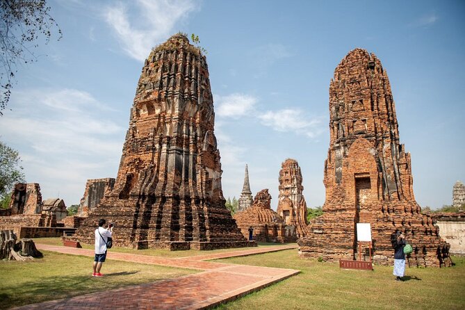 UNESCO's Ayutthaya Historical Park: Full-Day Tour from Bangkok - Wat Mahathat: the famous tree-root Buddha head (and timing matters)