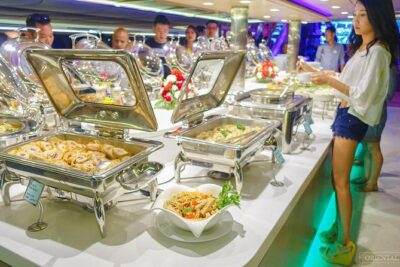 Wonderful Pearl: Bangkok's Dinner Night Cruise - The Chao Phraya route: Rama VIII Bridge and the light-show angles